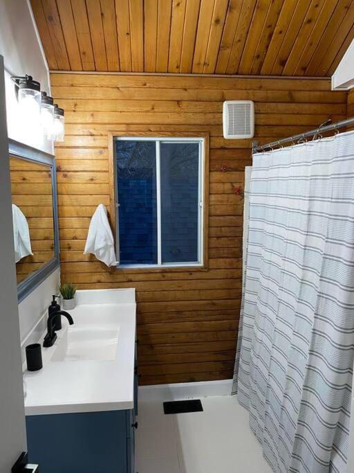 Charming Nordic Style - 2br + 1 Bath Entire House Apartment