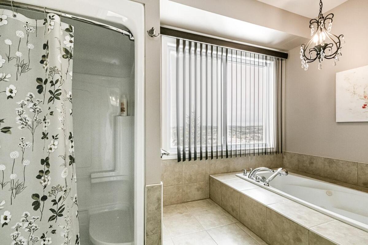 Holiday home Stunning Estate With Hot Tub & Sunset Views *