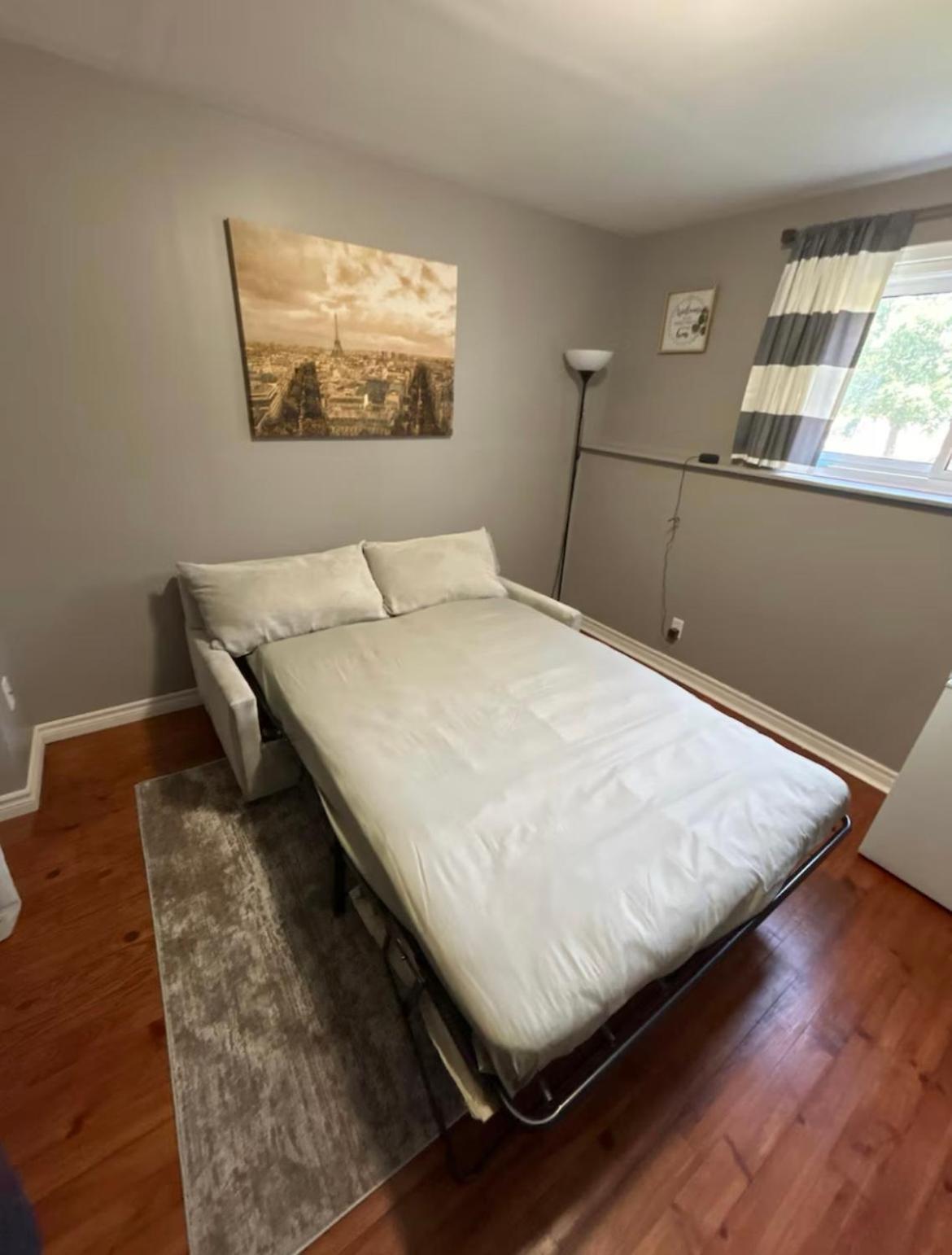 1 Bedroom With Bath Private Floor Apartment *