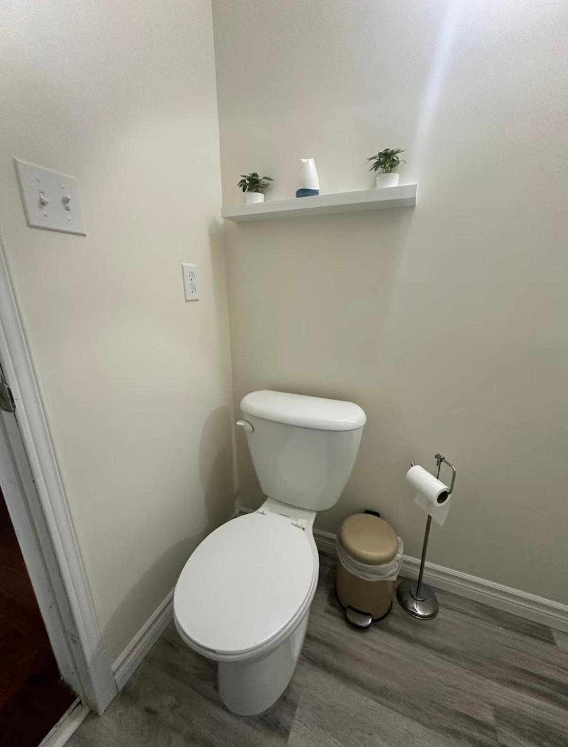 1 Bedroom With Bath Private Floor *