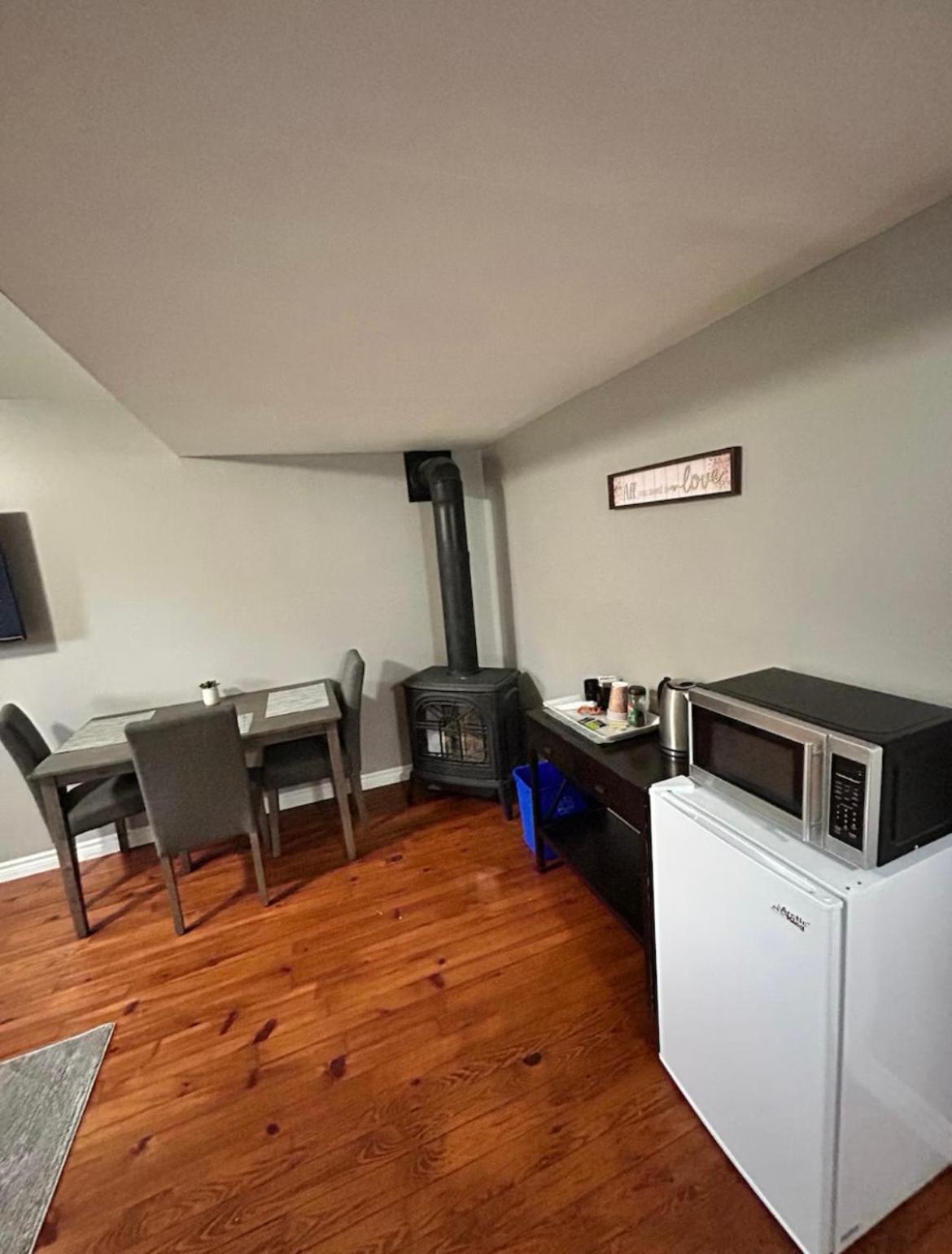 Apartment 1 Bedroom With Bath Private Floor