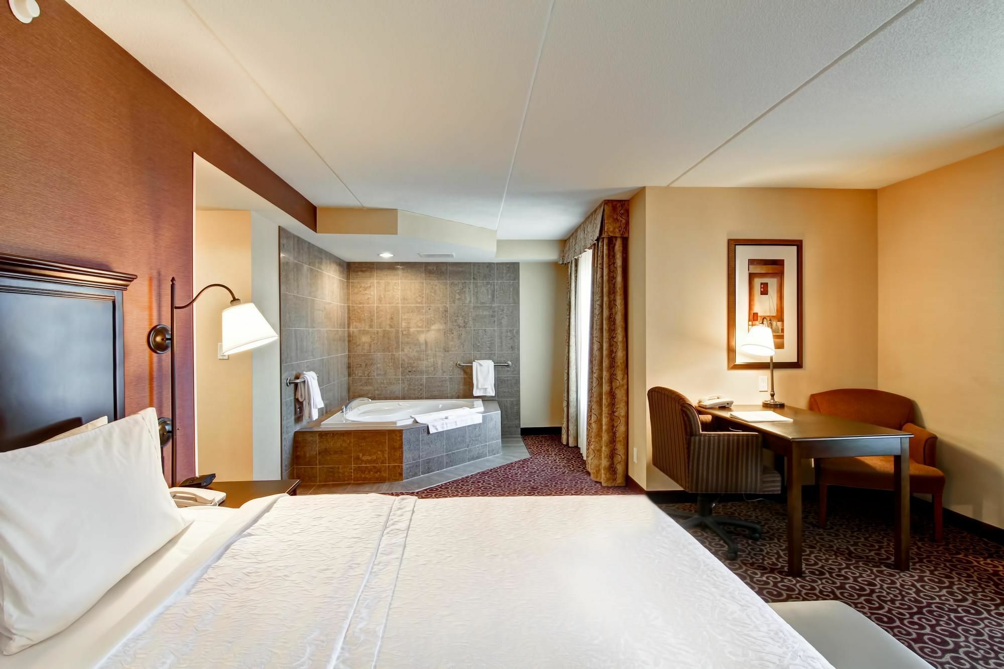 Hotel Hampton By Hilton Sudbury